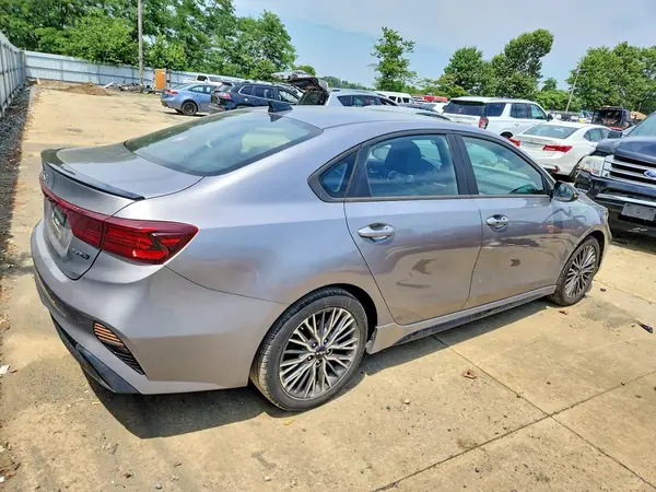 3KPF54AD4RE797877 — 2024 Kia Forte, фото 3 с аукциона Copart 12.10.2026, Передняя часть