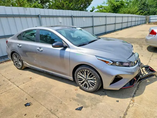 3KPF54AD4RE797877 — 2024 Kia Forte, фото 4 с аукциона Copart 12.10.2026, Передняя часть