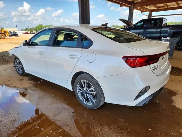 3KPF24AD6RE757972 — 2024 Kia Forte, фото 3 с аукциона Copart, Передняя часть