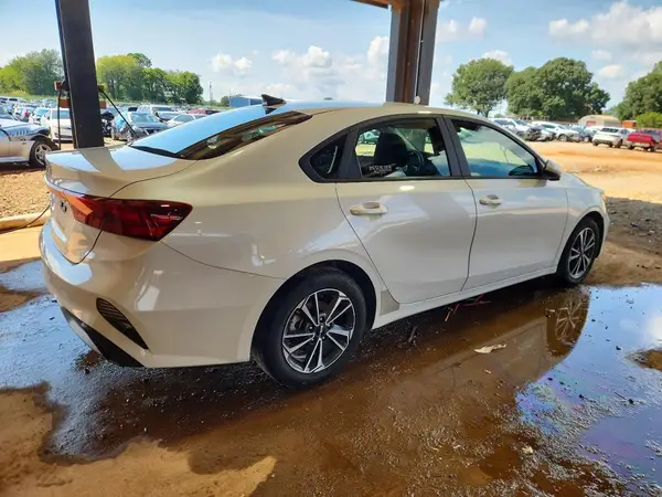 3KPF24AD6RE757972 — 2024 Kia Forte, фото 4 с аукциона Copart, Передняя часть