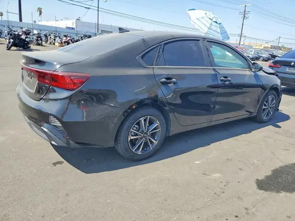 3KPF24AD6RE798361 — 2024 Kia Forte, фото 3 с аукциона Copart, Передняя часть