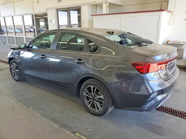 3KPF24AD4RE781266 — 2024 Kia Forte, фото 2 с аукциона Copart, Опрокидывание