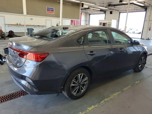 3KPF24AD4RE781266 — 2024 Kia Forte, фото 3 с аукциона Copart, Опрокидывание