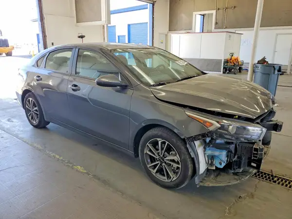 3KPF24AD4RE781266 — 2024 Kia Forte, фото 4 с аукциона Copart, Опрокидывание