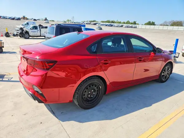 3KPF24AD6RE818141 — 2024 Kia Forte, фото 3 с аукциона Copart, Передняя часть
