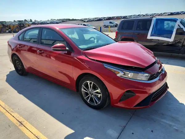3KPF24AD6RE818141 — 2024 Kia Forte, фото 4 с аукциона Copart, Передняя часть
