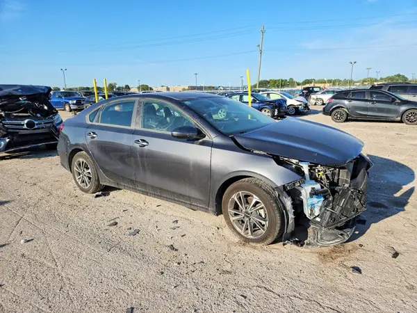 3KPF24AD1RE785582 — 2024 Kia Forte, фото 4 с аукциона Copart, Передняя часть