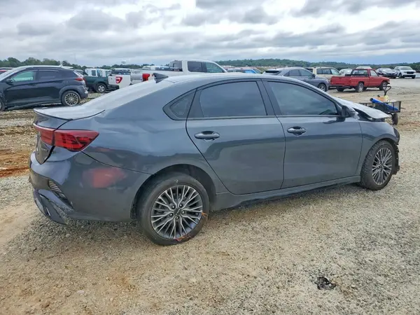 3KPF54ADXRE805836 — 2024 Kia Forte, фото 3 с аукциона Copart, Передняя часть