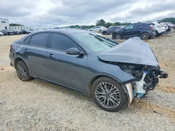 3KPF54ADXRE805836 — 2024 Kia Forte, фото 4 с аукциона Copart, Передняя часть