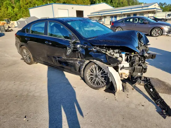 3KPF54AD1RE772516 — 2024 Kia Forte, фото 4 с аукциона Copart, Передняя часть