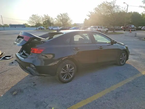 3KPF24AD1RE712907 — 2024 Kia Forte, фото 3 с аукциона Copart, Передняя часть