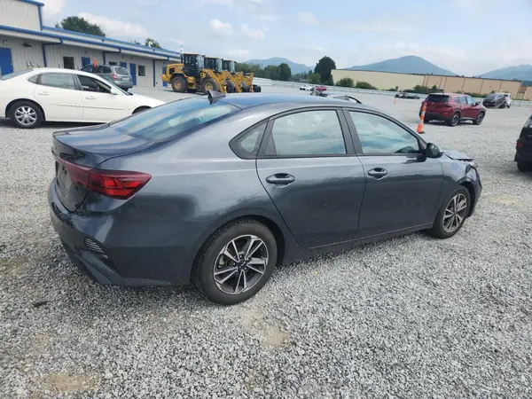 3KPF24AD2RE698595 — 2024 Kia Forte, фото 3 с аукциона Copart, Передняя часть