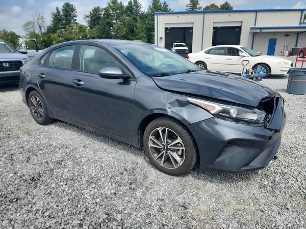 3KPF24AD2RE698595 — 2024 Kia Forte, фото 4 с аукциона Copart, Передняя часть