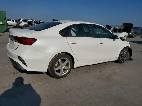 3KPF24ADXRE706118 — 2024 Kia Forte, фото 3 с аукциона Copart, Передняя часть