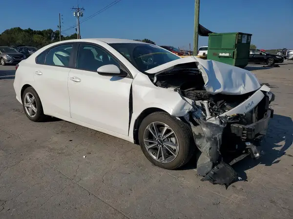 3KPF24ADXRE706118 — 2024 Kia Forte, фото 4 с аукциона Copart, Передняя часть