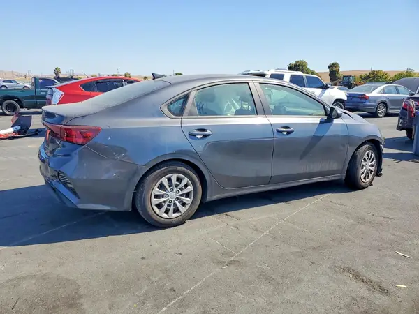 3KPF24AD3RE742734 — 2024 Kia Forte, фото 3 с аукциона Copart, Передняя часть