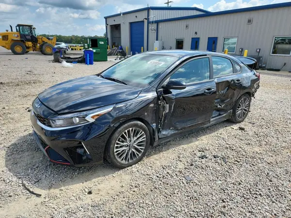 3KPF54AD9RE815872 — 2024 Kia Forte, Задняя часть (Rear End), фото до ремонта