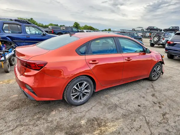 3KPF24AD5RE716572 — 2024 Kia Forte, фото 3 с аукциона Copart, Передняя часть