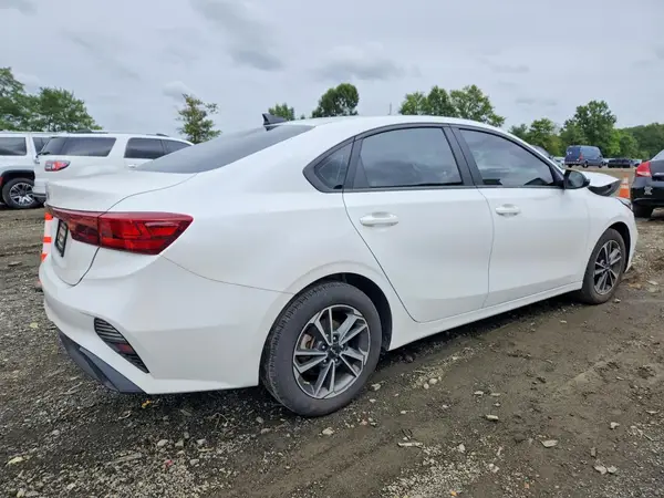 3KPF24AD4RE706826 — 2024 Kia Forte, фото 3 с аукциона Copart, Передняя часть