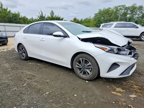 3KPF24AD4RE706826 — 2024 Kia Forte, фото 4 с аукциона Copart, Передняя часть