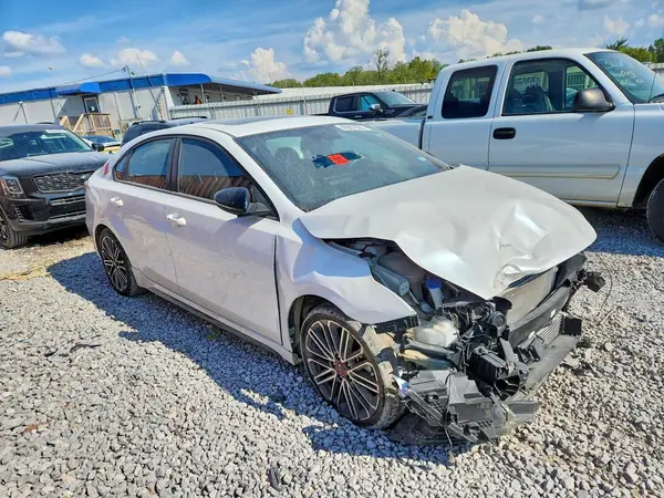 3KPF44AC8RE693628 — 2024 Kia Forte, фото 4 с аукциона Copart, Передняя часть