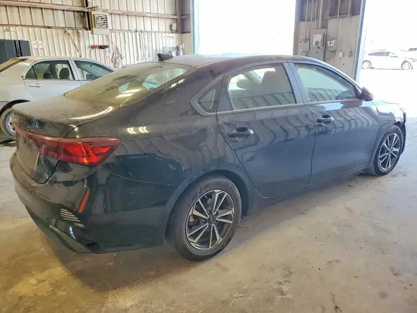 3KPF24AD3RE811390 — 2024 Kia Forte, фото 3 с аукциона Copart, Передняя часть