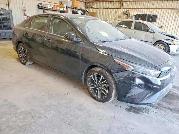 3KPF24AD3RE811390 — 2024 Kia Forte, фото 4 с аукциона Copart, Передняя часть