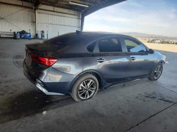 3KPF24AD6RE784461 — 2024 Kia Forte, фото 3 с аукциона Copart, Передняя часть