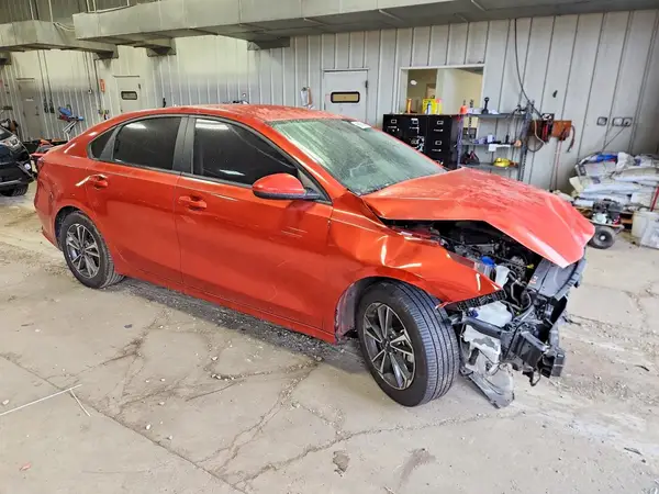 3KPF24AD3RE717428 — 2024 Kia Forte, фото 4 с аукциона Copart, Передняя часть
