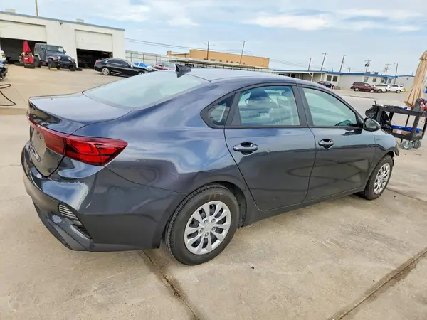 3KPF24AD4RE737347 — 2024 Kia Forte, фото 3 с аукциона Copart 05.10.2026, Передняя часть