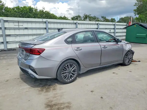 3KPF54AD9RE816195 — 2024 Kia Forte, фото 3 с аукциона Copart, Передняя часть