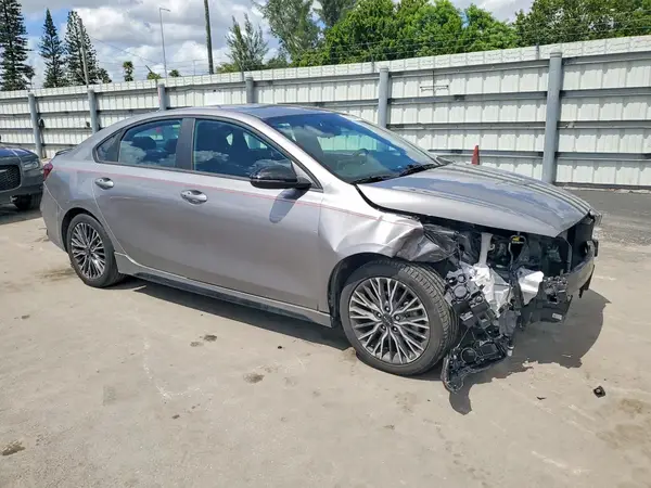 3KPF54AD9RE816195 — 2024 Kia Forte, фото 4 с аукциона Copart, Передняя часть