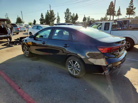 3KPF24AD5RE818079 — 2024 Kia Forte, фото 2 с аукциона Copart 13.10.2026, Мелкие вмятины и царапины