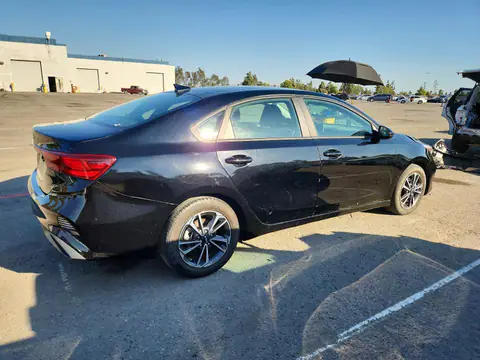 3KPF24AD5RE818079 — 2024 Kia Forte, фото 3 с аукциона Copart 13.10.2026, Мелкие вмятины и царапины