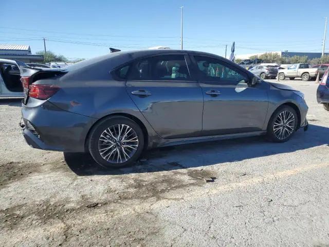 3KPF54AD9RE759643 — 2024 Kia Forte, фото 3 с аукциона Copart 13.10.2026, Передняя часть