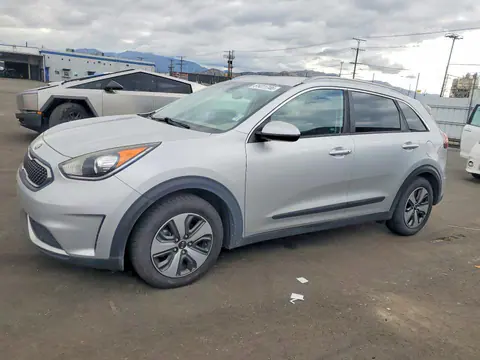 KNDCB3LC0H5044920 — 2017 Kia NIRO, Мелкие вмятины и царапины (Minor Dent/Scratches), фото до ремонта