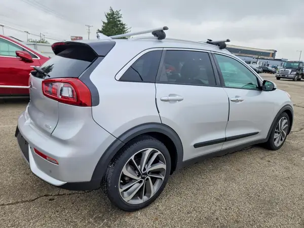 KNDCE3LC0H5068674 — 2017 Kia NIRO, фото 3 с аукциона Copart, Передняя часть