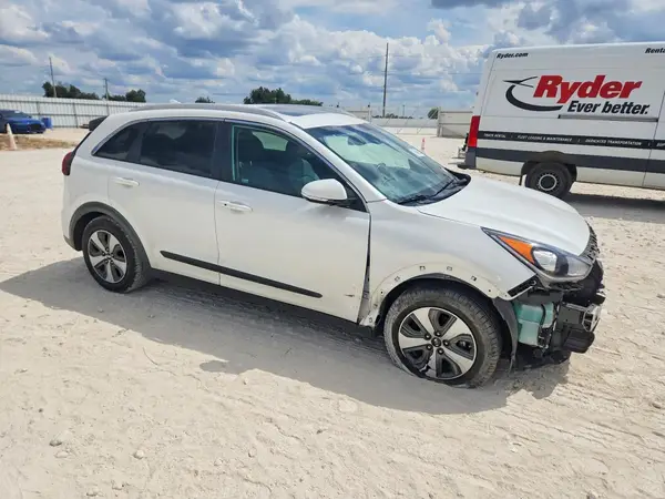 KNDCE3LC2J5129366 — 2018 Kia NIRO, фото 4 с аукциона Copart, Передняя часть
