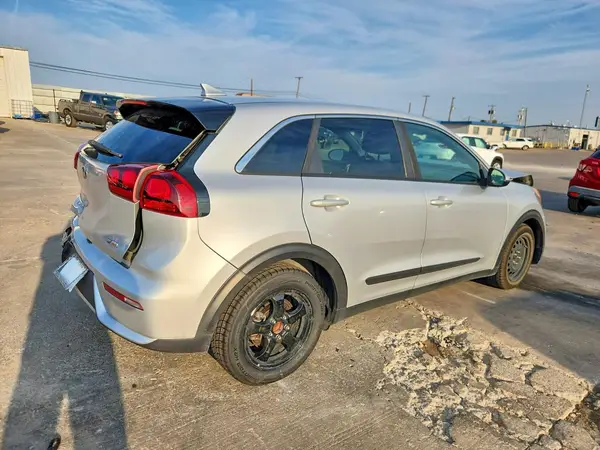 KNDCB3LC4J5123528 — 2018 Kia NIRO, фото 3 с аукциона Copart, Передняя часть