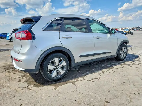 KNDCB3LC7K5245415 — 2019 Kia NIRO, фото 3 с аукциона Copart 05.10.2026, Передняя часть