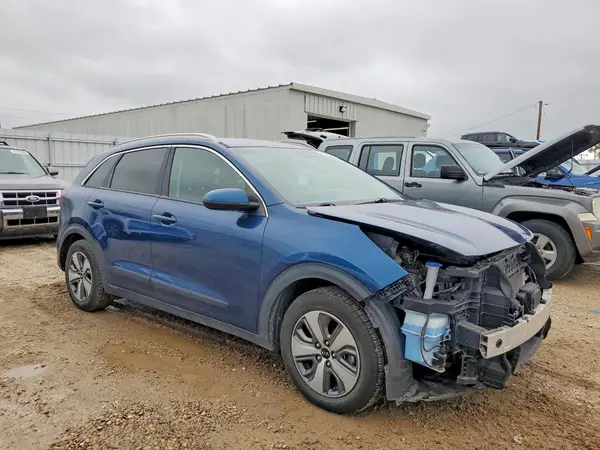 KNDCB3LC7K5263204 — 2019 Kia NIRO, фото 4 с аукциона Copart, Передняя часть