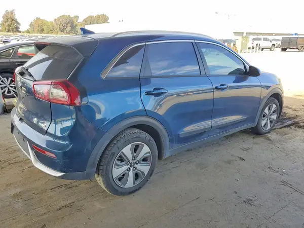 KNDCB3LC0K5334579 — 2019 Kia NIRO, фото 3 с аукциона Copart 13.10.2026, Механические повреждения