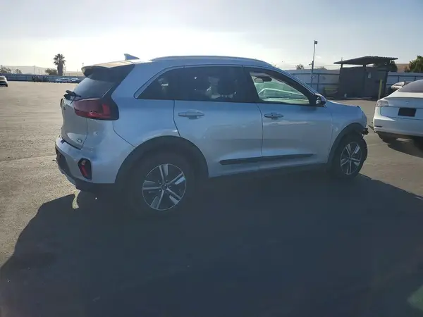 KNDCB3LC5L5400559 — 2020 Kia NIRO, фото 3 с аукциона Copart, Передняя часть