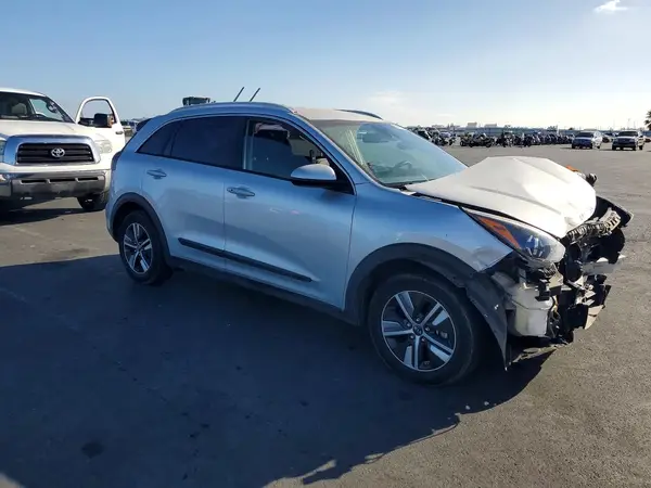 KNDCB3LC5L5400559 — 2020 Kia NIRO, фото 4 с аукциона Copart, Передняя часть