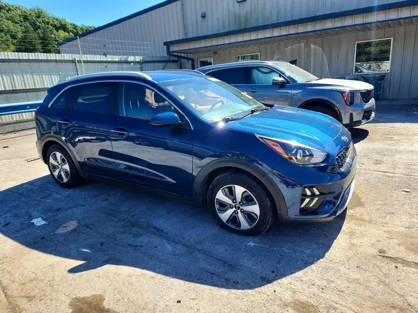 KNDCB3LC7L5450671 — 2020 Kia NIRO, фото 4 с аукциона Copart, Боковая часть