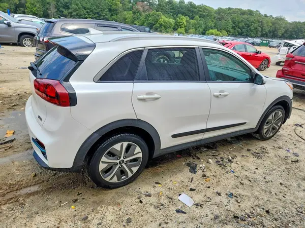 KNDCC3LG3N5159863 — 2022 Kia NIRO, фото 3 с аукциона Copart 28.09.2026, Передняя часть