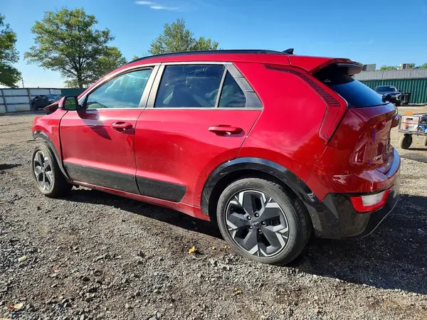 KNDCR3L12P5026427 — 2023 Kia NIRO, фото 2 с аукциона Copart 08.10.2026, Передняя часть