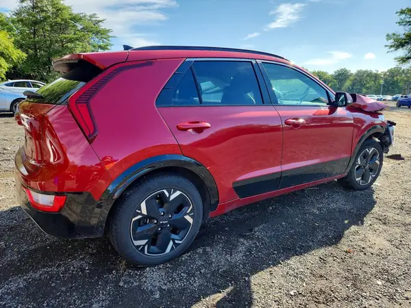 KNDCR3L12P5026427 — 2023 Kia NIRO, фото 3 с аукциона Copart 08.10.2026, Передняя часть
