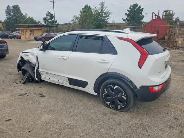 KNDCR3L13P5059372 — 2023 Kia NIRO, фото 2 с аукциона Copart, Передняя часть