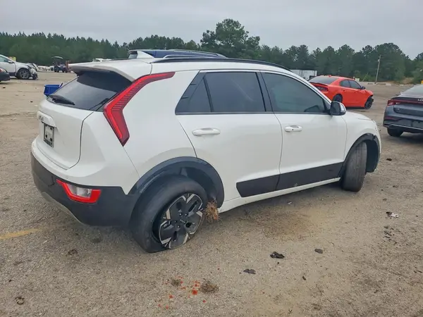 KNDCR3L13P5059372 — 2023 Kia NIRO, фото 3 с аукциона Copart, Передняя часть